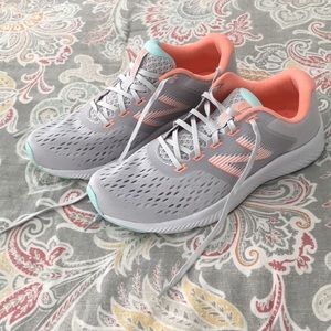 New Balance tennis shoes size 8